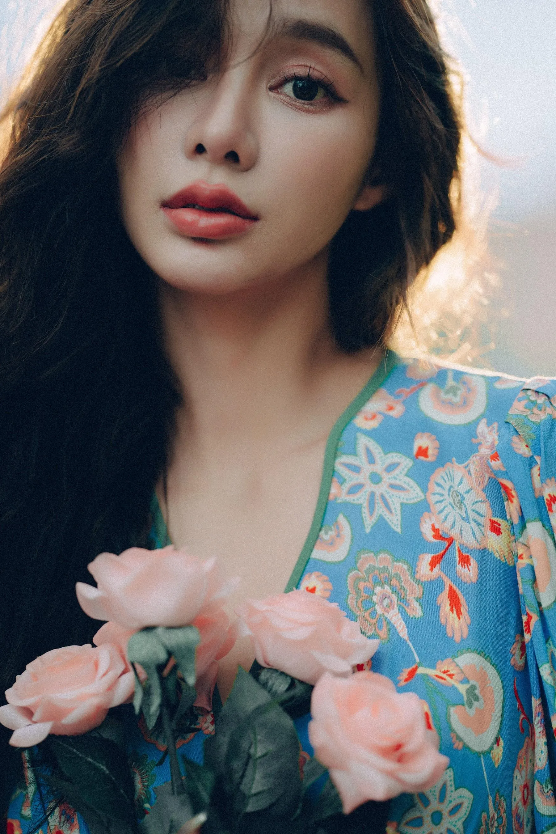 [艺图语] 2022.06.25 发光的发丝，三角梅瀑布下的女神 姝雯同学 [55P]插图4